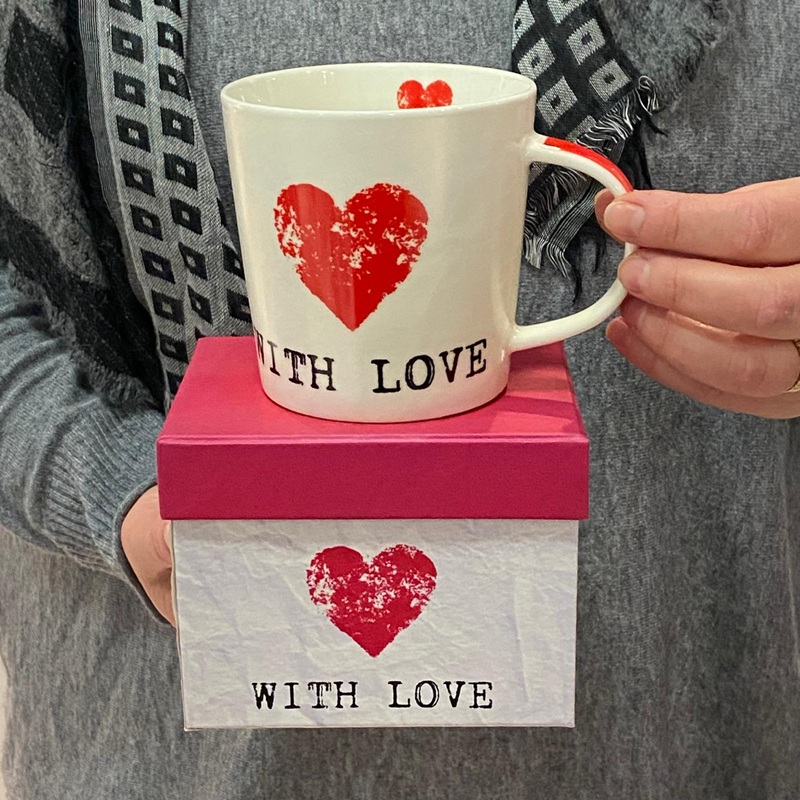 Tazza Mug con cuore e scritta with love in scatola regalo
