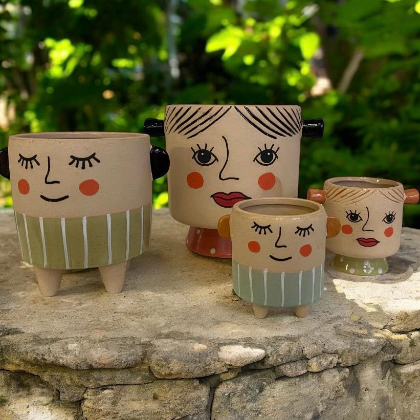 Collezione vasi in ceramica "Volti": L'Arte che Prende Vita nel Tuo Arredamento