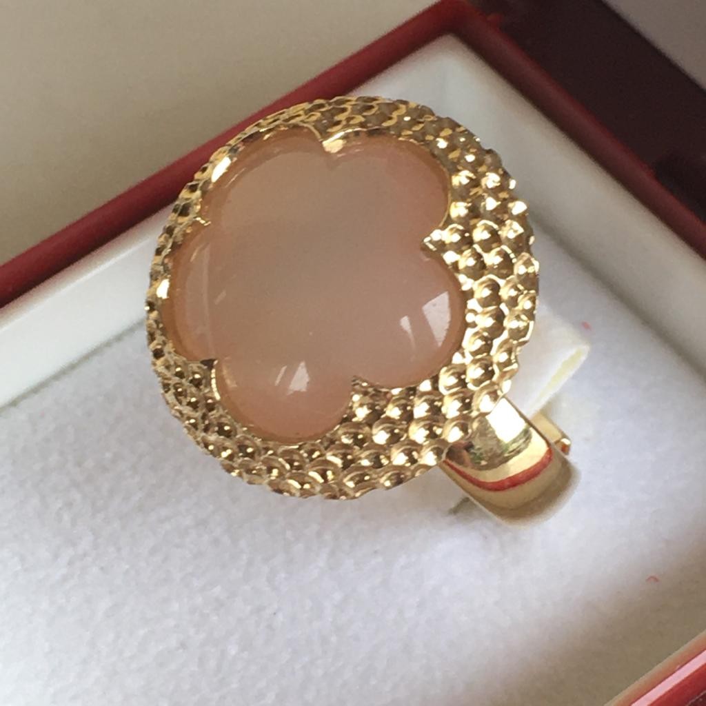 Anello cabochon fiore rosa antico in metallo dorato Paviè Bijoux
