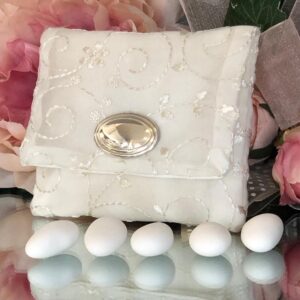 Busta in organza ricamata e applicazione ovale argento Bomboniere