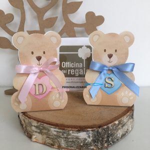 Scatoline confezionate a forma di orsetto con cuore rosa o azzurro personalizzabili