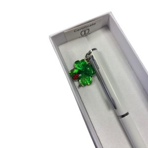Penna biro bianca con ciondolo quadrifoglio smaltato con scatola
