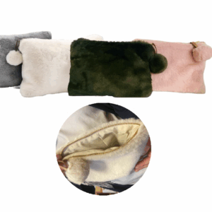 Pochette in eco pelliccia con cerniera e pompon