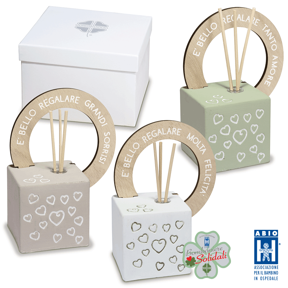 Profumatore cubo con cuori e legno Bomboniere Solidali ABIO