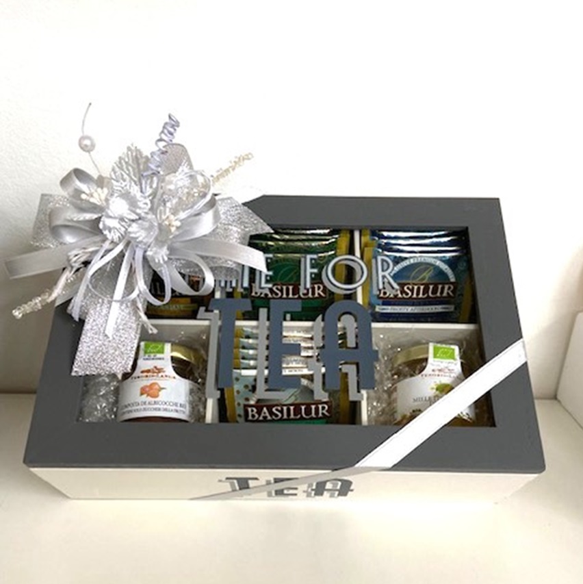 Idea regalo scatola del tè con 20 bustine, miele e confettura