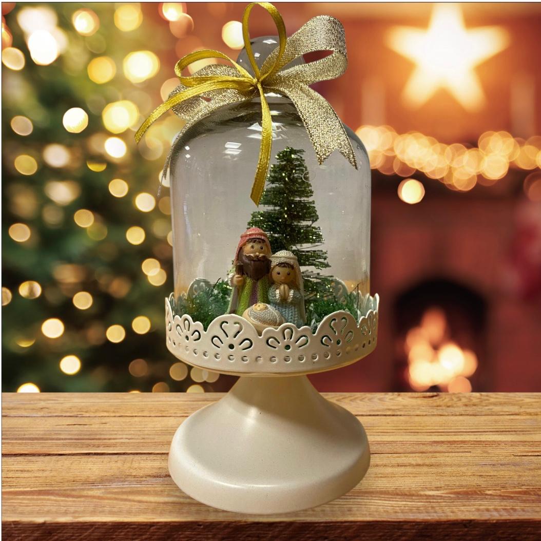 Natività in alzata di vetro con base metallo bianco idea regalo Natale