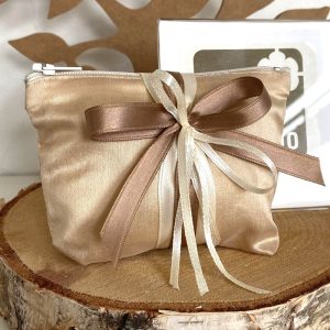 Bustina portaconfetti in shantung di seta beige con cerniera