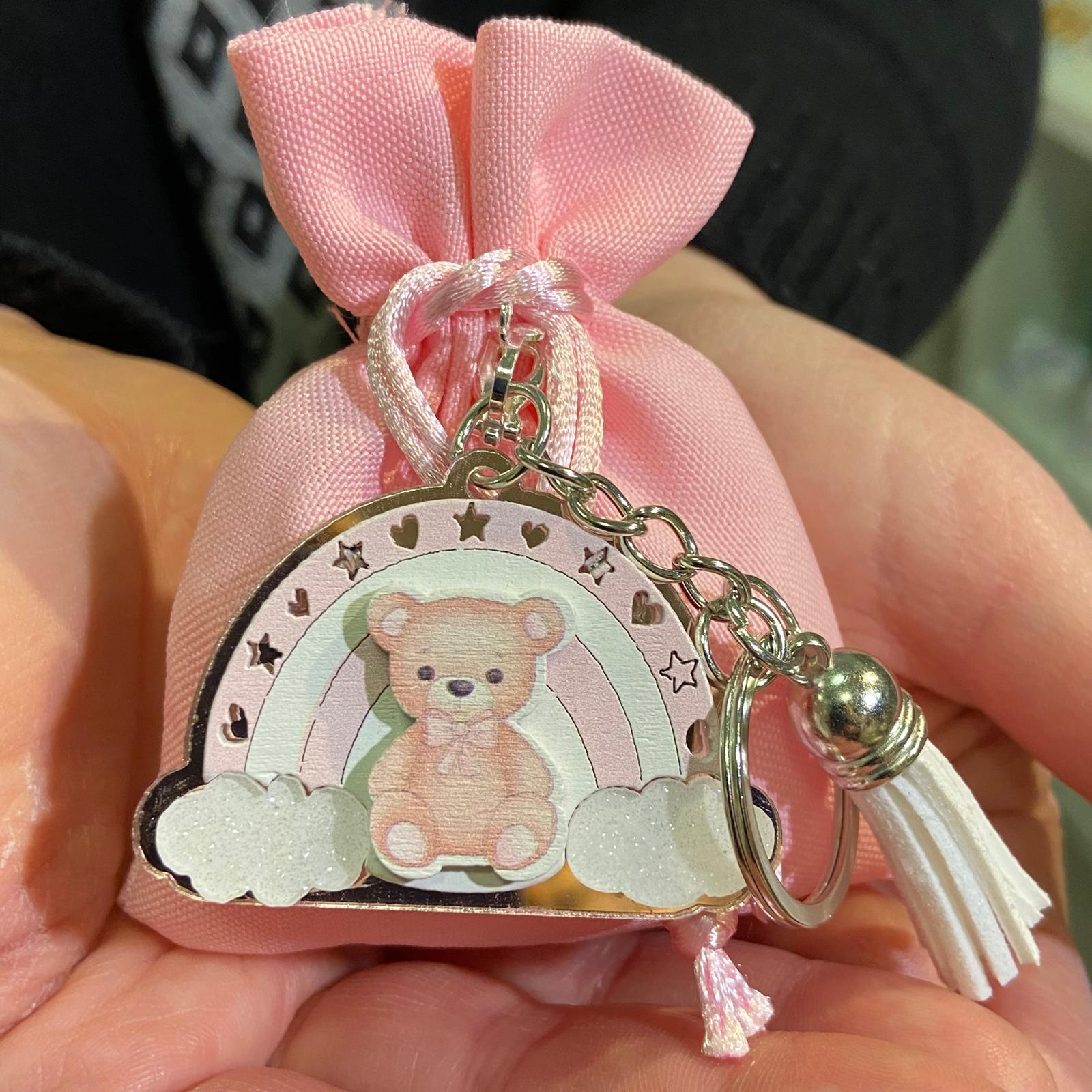 Sacchettino portaconfetti rosa con portachiavi Orsetto e Arcobaleno