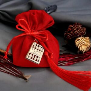 Sacchettino portaconfetti rosso con Libro in argento e nappina rossa Laurea