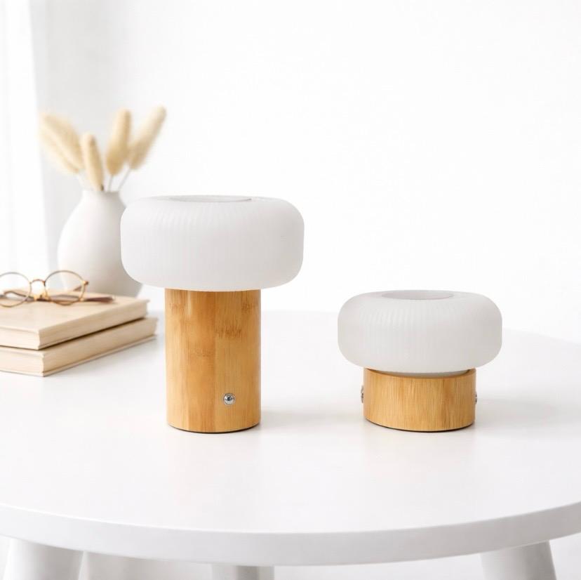 Lampade Led da Tavolo in Legno e Vetro Satinato – Design Minimal