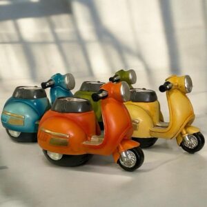 Salvadanaio a forma di scooter in resina assortito in 4 colori